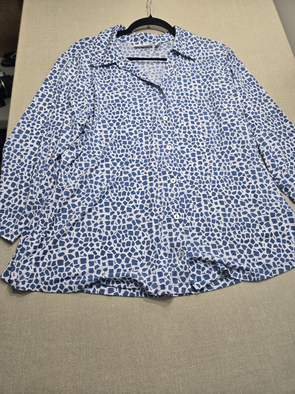 Susan Graver Navy and White Pebble-Print Button Front Shirt Size XL - Picture 5 of 8